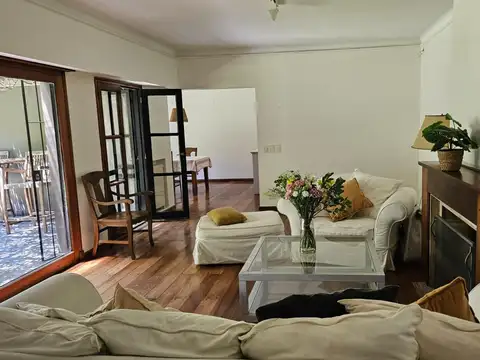 Casa 6 ambientes con 5 baños