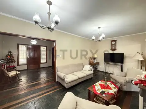 Casa 5 ambientes con 3 baños