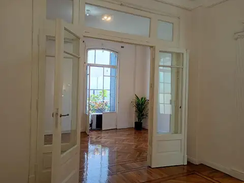 VENTA PISO DE 4 AMB REFACCIONADO A NUEVO EN BALVANERA