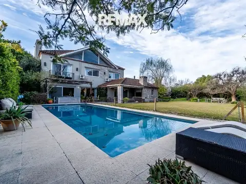 Venta casa 5 dorm Ayres de Pilar al Parque Central