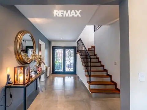 Casa en Venta con 2 cocheras