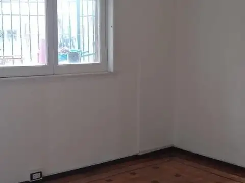Eustaquio Cambieses 500, Piso 1°