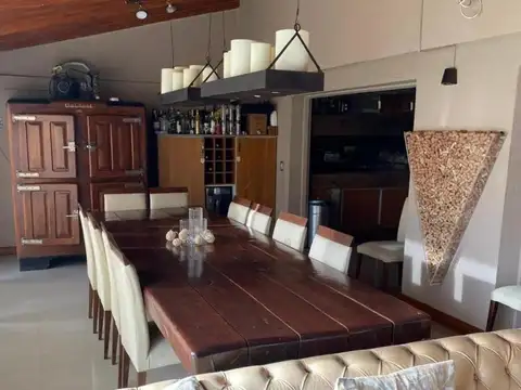 Casa en venta - 3 Dormitorios 3 Baños - Cochera - 400Mts2 - Río Cuarto