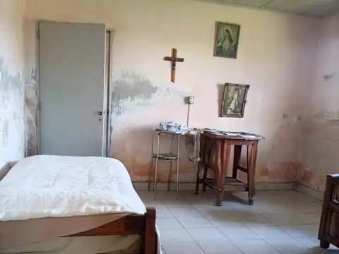 Casa en GRAN TERRENO con tinglado y galpón