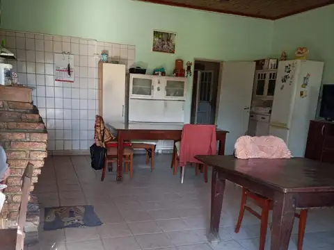 Casa 7 ambientes con 2 baños