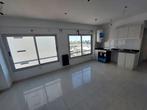 Monoambiente divisible con balcón-terraza al frente en Villa Luro