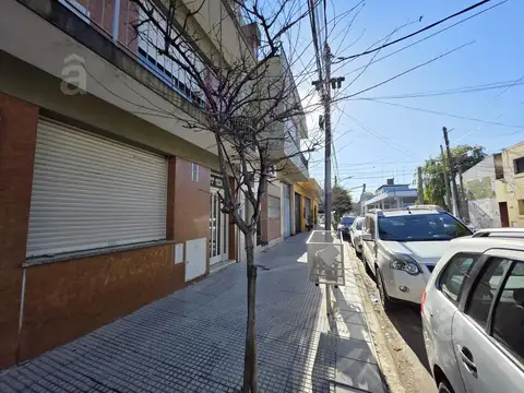Departamento en Villa Ballester - Venta - Dos Ambientes c/ Cochera.