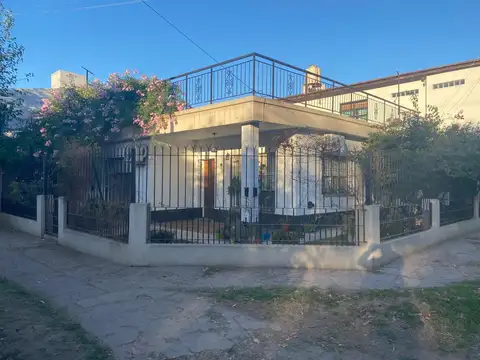 Casa en dos plantas y Departamento