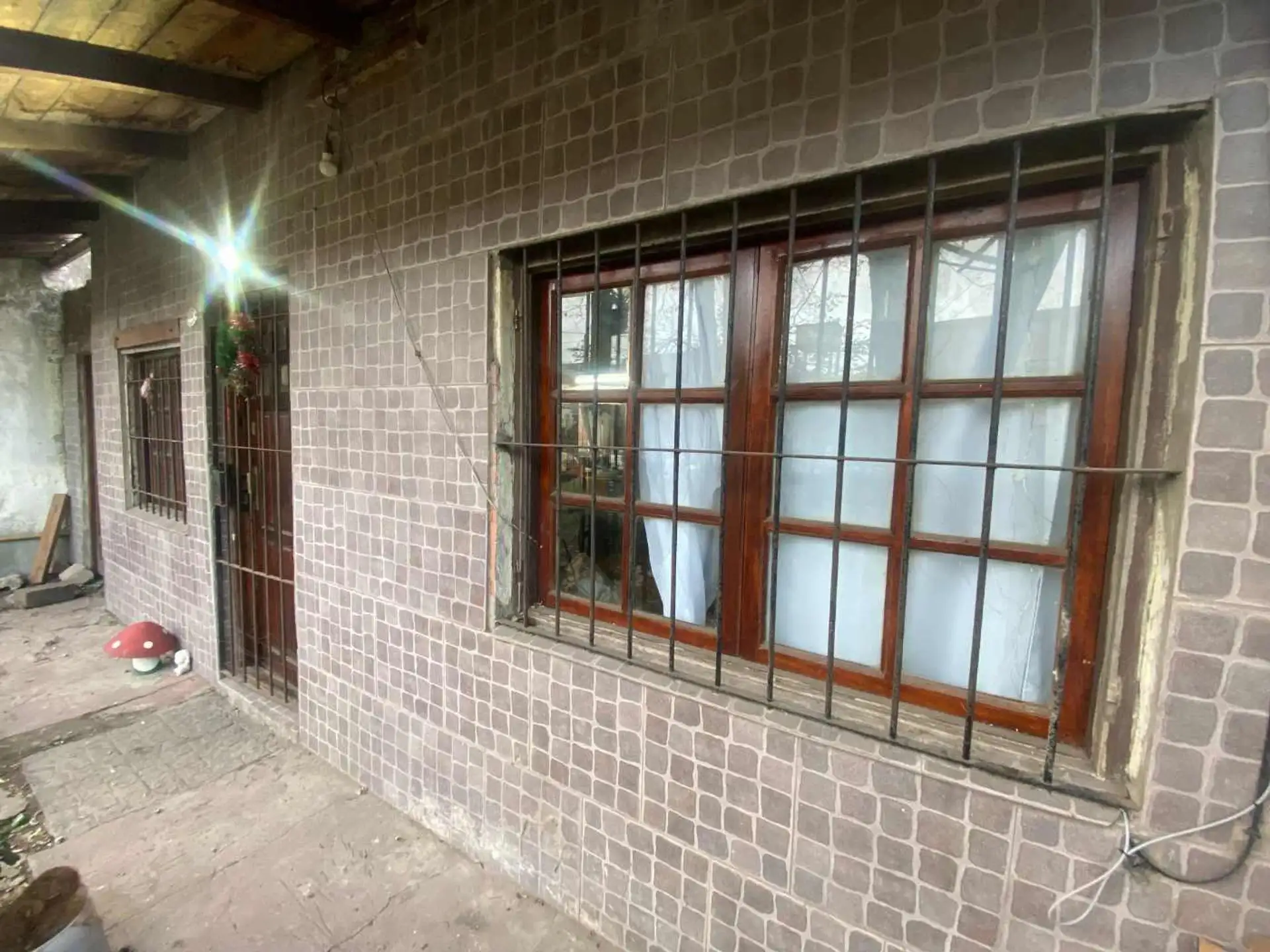 VENTA CASA 4 AMB C/JARDIN SAN MARTIN Y MALVINAS