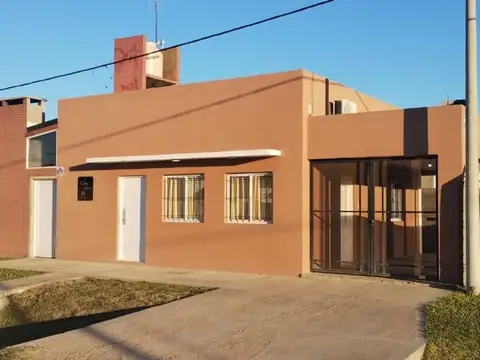CASA EN VENTA C/PILETA- LOS NARANJOS-RECONQUISTA 