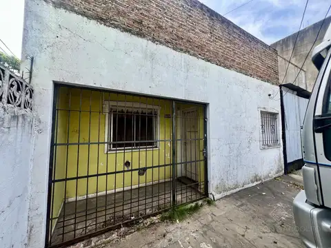Casa a Refaccionar sobre excelente lote a mts de Las Heras y Camino Negro - CONSULTAR!!
