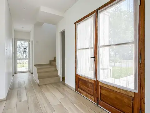 Casa 5 ambientes con 2 baños