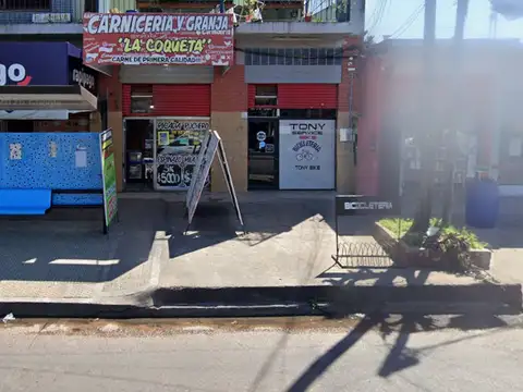 Local  comercial en Venta sobre Av 7 .Berazategui oeste.