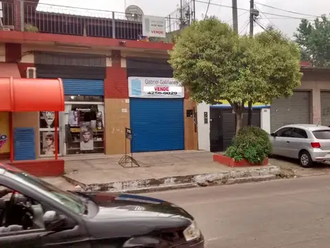 Local  comercial en Venta sobre Av 7 .Berazategui oeste.