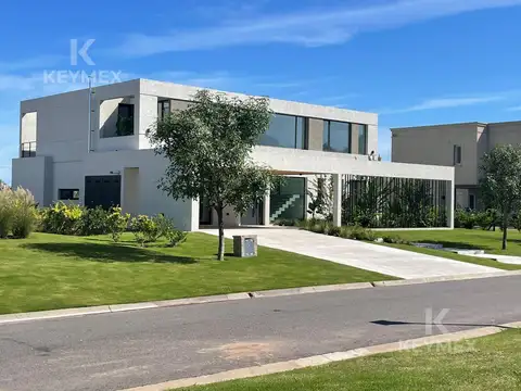 VENTA-CASA 6 AMBIENTES-LA CALESA-PILARA-PILAR