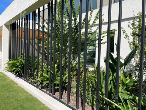 Casa 6 ambientes con 4 baños