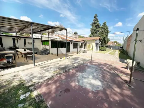 Casa de 4 ambientes en Luis Guillon