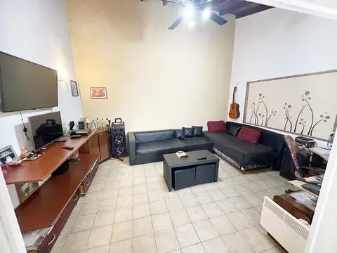 Casa de 4 ambientes en Luis Guillon