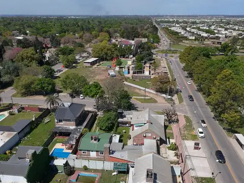 Casa en Venta con 4 cocheras