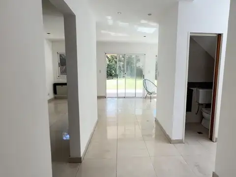 Casa en Venta con 6 cocheras