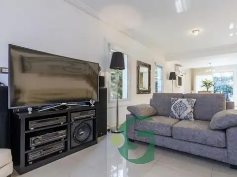 Casa 4 ambientes con 3 baños