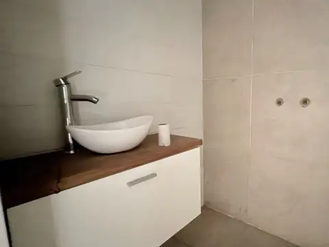 Oportunidad Venta Local Comercial/Oficina Profesional Vidriado Estrenar.La Sexta