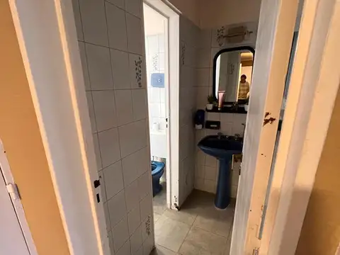 Semipiso en VENTA, dos dormitorios, Av. Hipólito Yrigoyen 6100, excelente ubicación