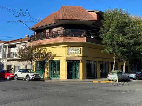 Departamento con local en venta zona Chauvin