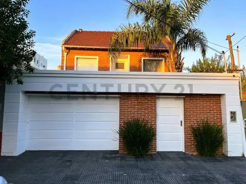 CASA DE 4 AMBIENTES EN VENTA RAMOS MEJIA CON PILETA Y COCHERA