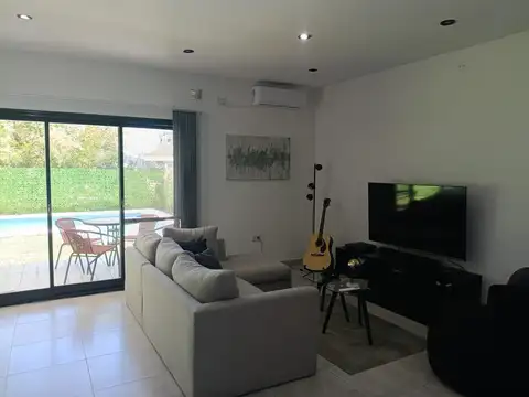 Casa en Venta en Berazategui Oeste, USD 180.000