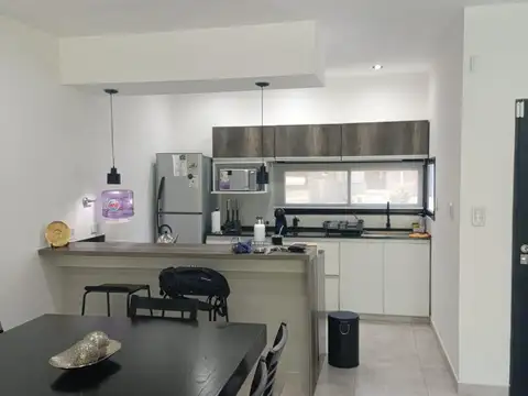 Casa 4 ambientes con 2 baños