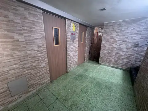 Venta Departamento 3 ambientes reciclado lindo - Lugano IyII Edificio 61