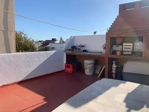 DEPARTAMENTO 3 AMBIENTES CARAPACHAY CON TERRAZA PROPIA