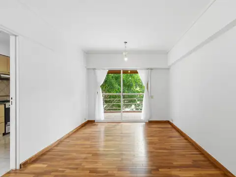 Venta Departamento 3 Ambientes con Cochera, Balcon y Parrilla. Apto Credito