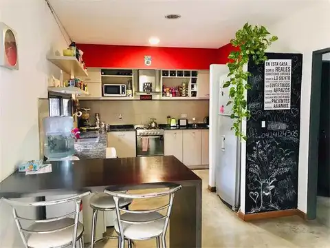 Casa 4 ambientes con 2 baños