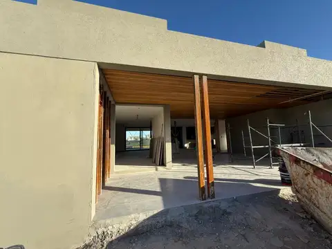 CASA A LA VENTA EN CONSTRUCCION EN BARRIO VIDA FUNES