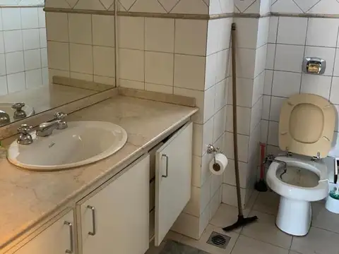 Oficina 5 ambientes con 1 baño