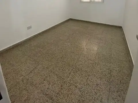 Casa 6 ambientes con 2 baños