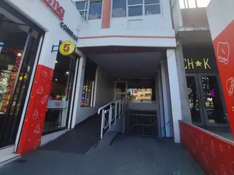 oficina con doble entrada y AA