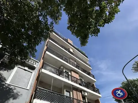 VENTA HERMOSO DUPLEX 3 AMB CONTRAFRENTE C/ BALCÓN , QUINCHO REFACCIONADO A NUEVO /VILLA PUEYRREDON