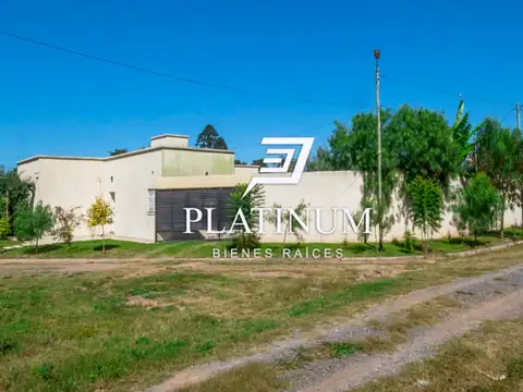 Casa en venta con piscina en Cerrillos 