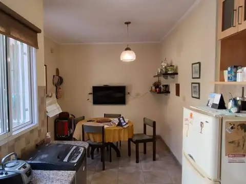 Casa 3 Amb C/ Garaje 3 Autos, Pb S/ Lote 8,50 X 25 m - Ladines Al 2200