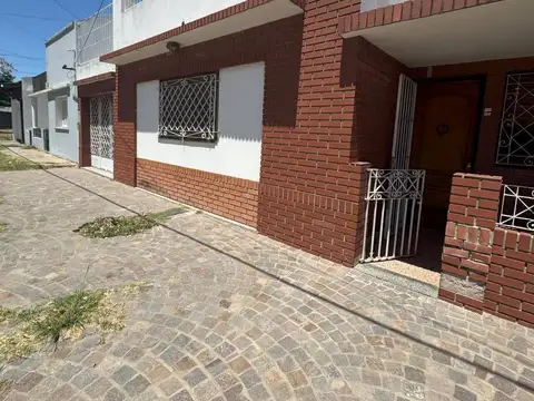 CASA 4 AMBIENTES EN QUILMES, EXCELENTE OPORTUNIDAD