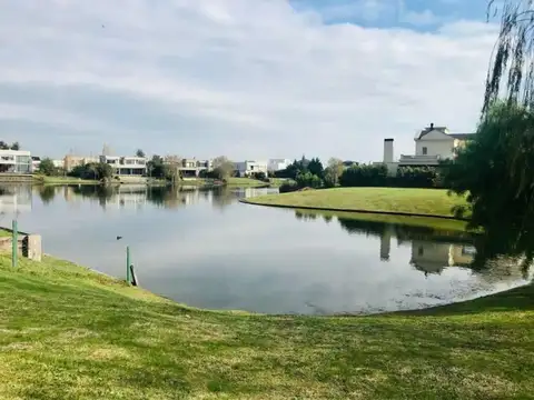 Lote al Agua en Venta  Los Alisos Nordelta