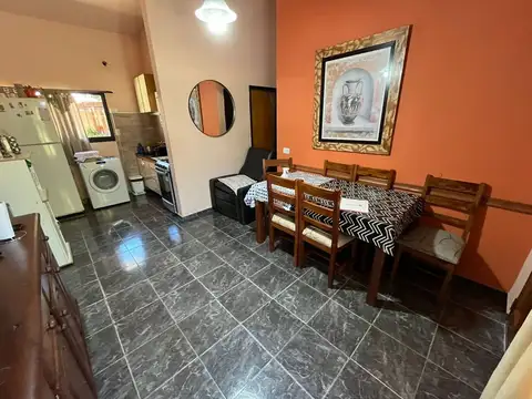 Casa 7 ambientes con 2 baños