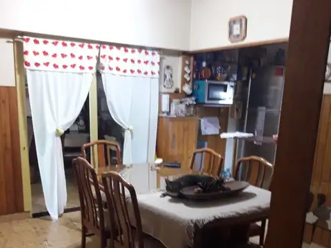 DEPTO EN PLANTA ALTA- 3 DORMITORIOS- QUINCHO- CON GALPÓN 300 M2