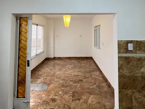 Casa 3 ambientes con cochera + Depto