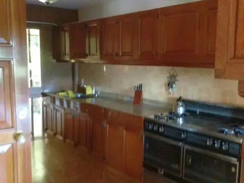 Casa en Alquiler con 2 cocheras