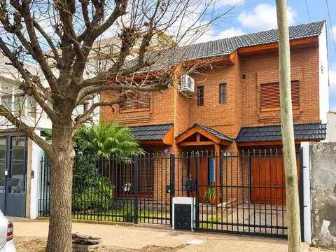 Chalet de cuatro ambientes en venta en Haedo Sur