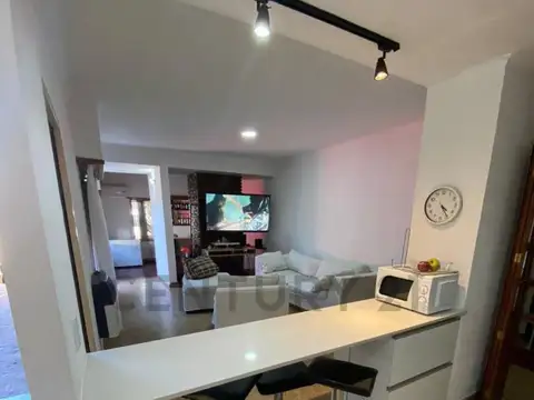 Casa en venta con patio y cochera (Calle 86 e/ 117 y 118 Barrio Jardín)